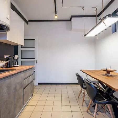 Апартаменти Modern , Spacious 2br In Center