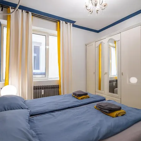 Апартаменти Modern , Spacious 2br In Center