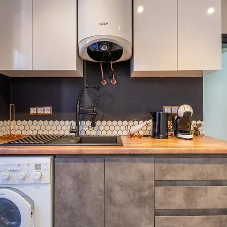 Modern , Spacious 2br In Center Софія