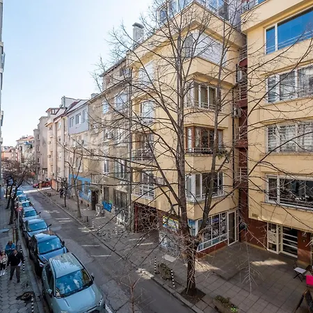 Modern , Spacious 2br In Center Апартаменти Софія